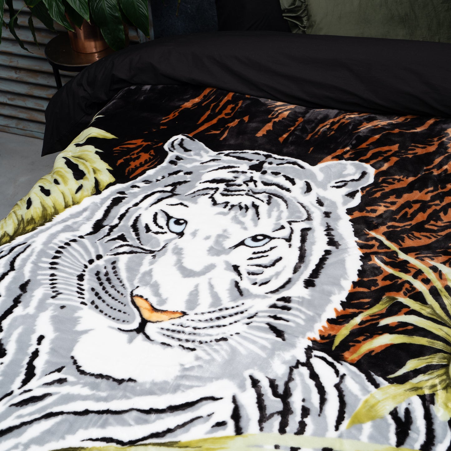 Embossed deken  Snow tiger Zwart